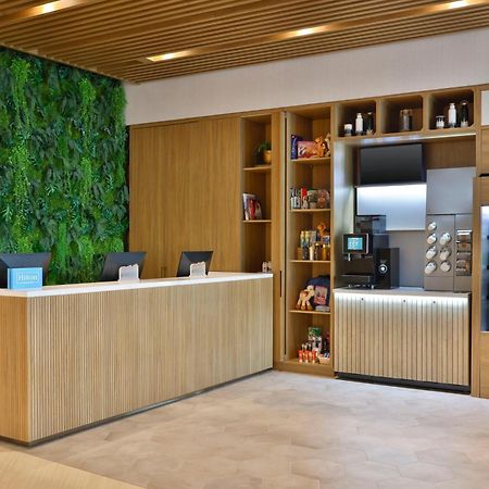 Hilton Garden Inn Dubai Business Bay Bagian luar foto